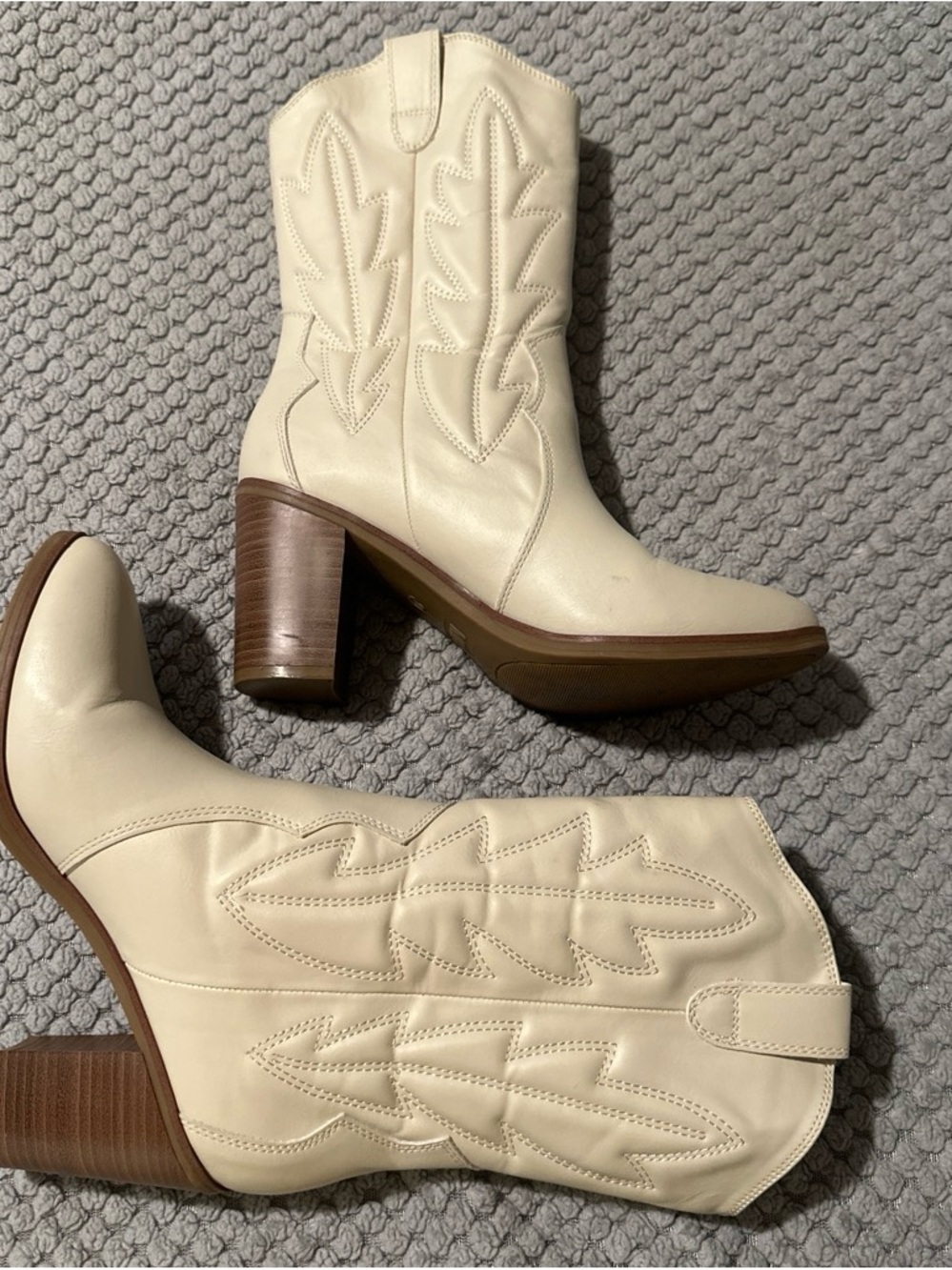 MIA size 8 beige boots